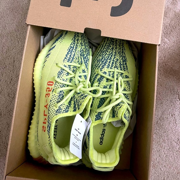 ▪️SOLD▪️NWT Yeezy Frozen Yellow Sz US 7.5 Men US 9 Women - Picture 4 of 7